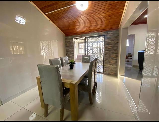 3 BEDROOM HOUSE FOR SALE IN FERNWOOD